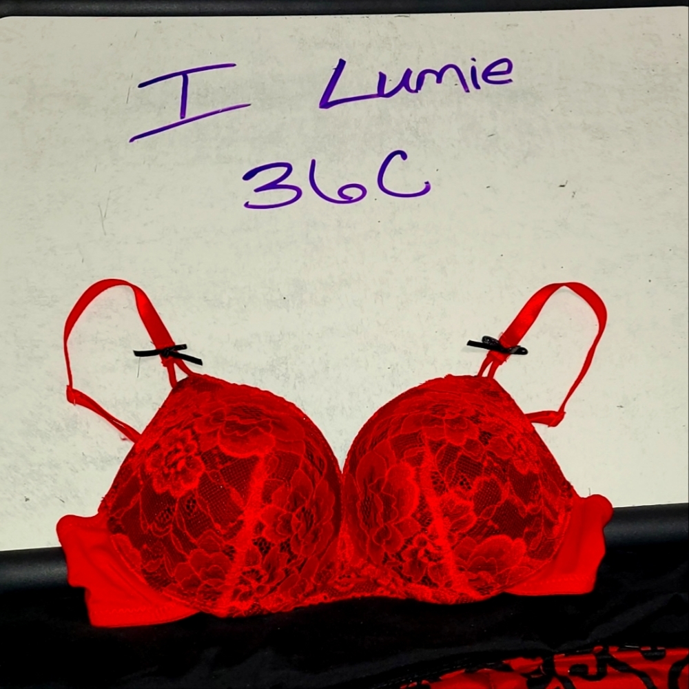 I Lumie add 2 cups Red & Black lacy Bra.